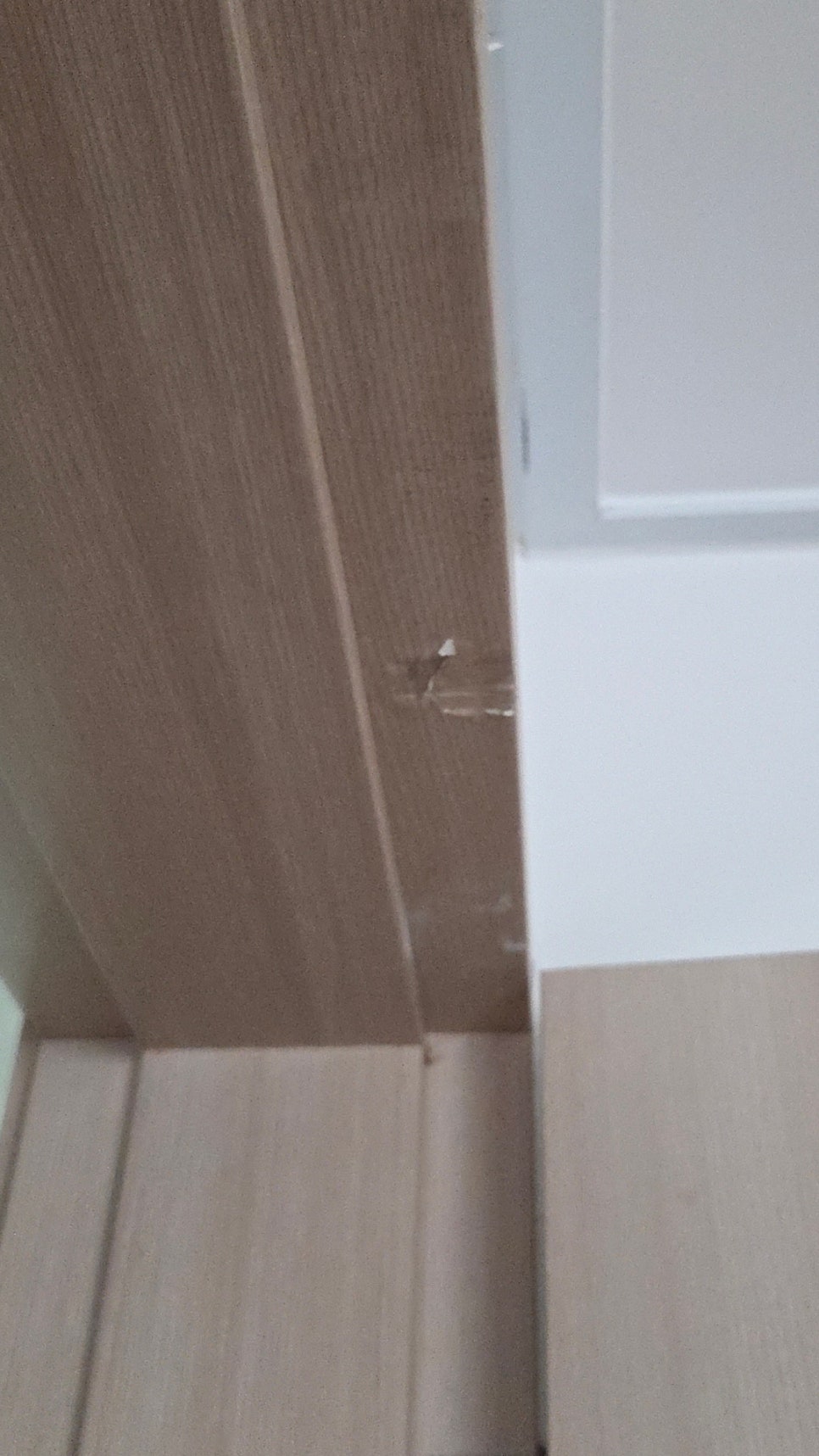 문틀찍힘 복원, 필름 교체없이 간단 보수 방법 작업 전
