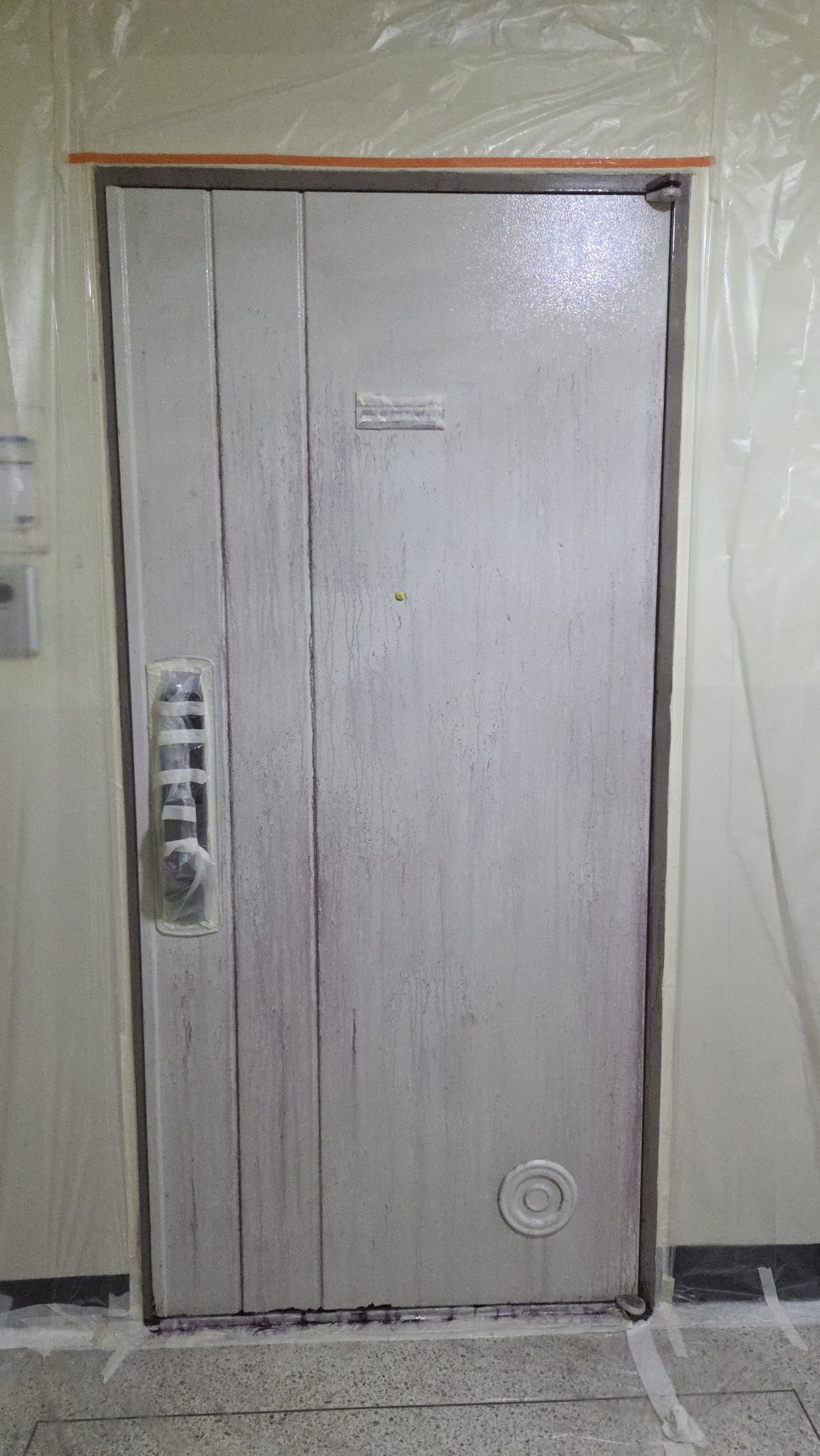 녹슨현관문 도색, 현장 조색 가능한 곳 작업 전